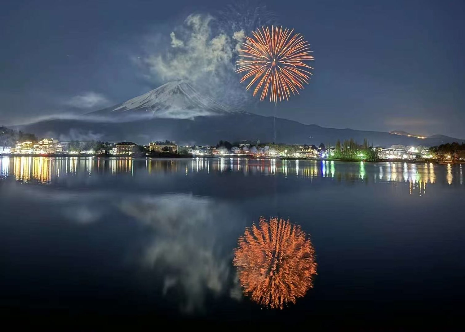 富士山湖畔烟花